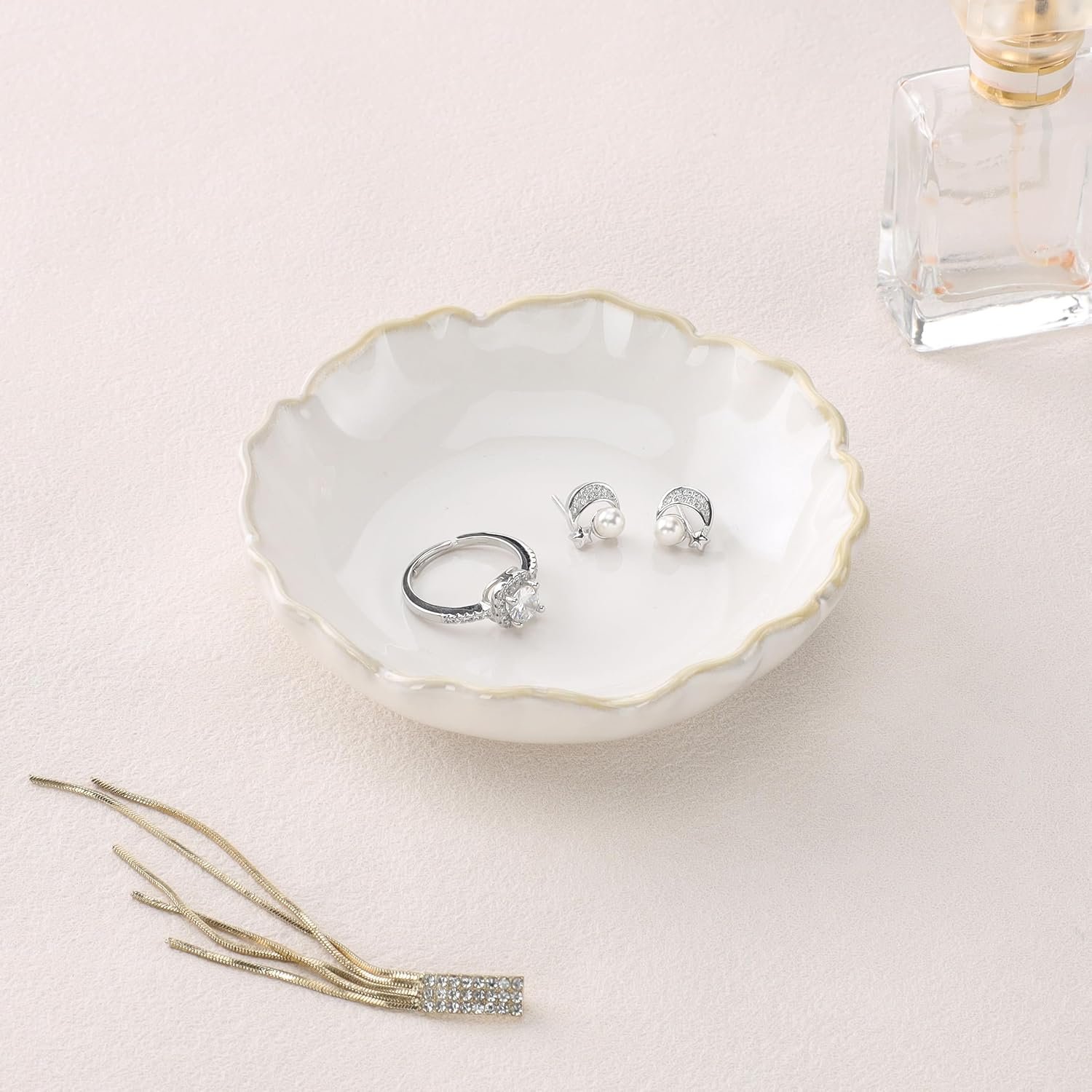 HOME SMILE Pastel White Ruffled Ceramic Jewelry Dish Tray